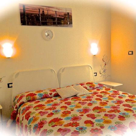 Top Suit Centro - Guest House Brugherio Ruang foto